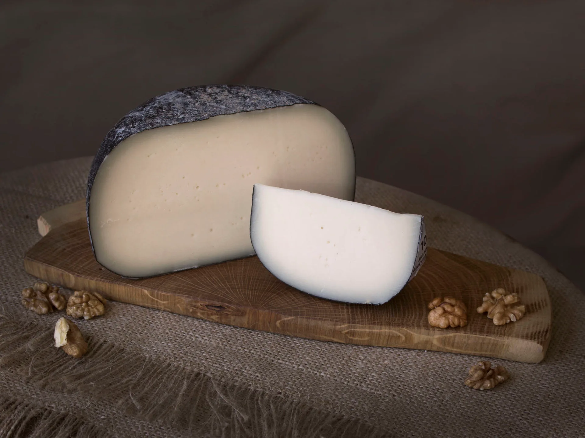 напівтвердий сир "Янгол" 250г